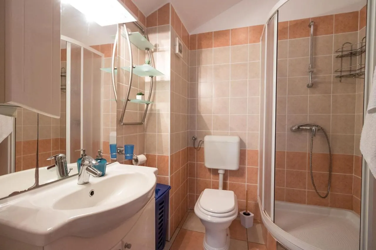 Apartment Apartman Nena Turanj Croatia