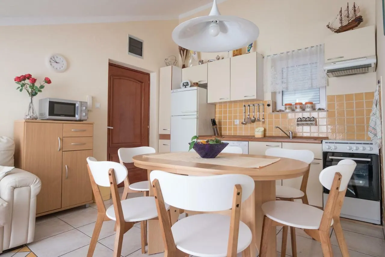 Apartment Apartman Nena Turanj