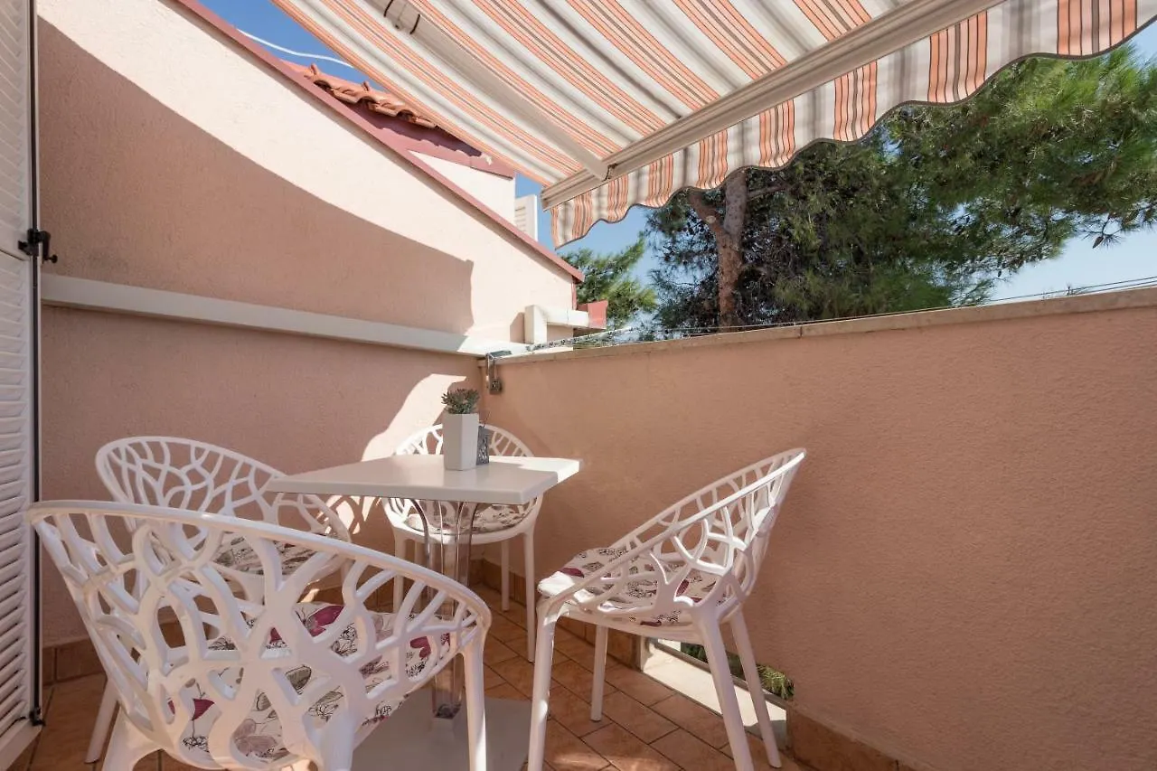 Apartment Apartman Nena Turanj