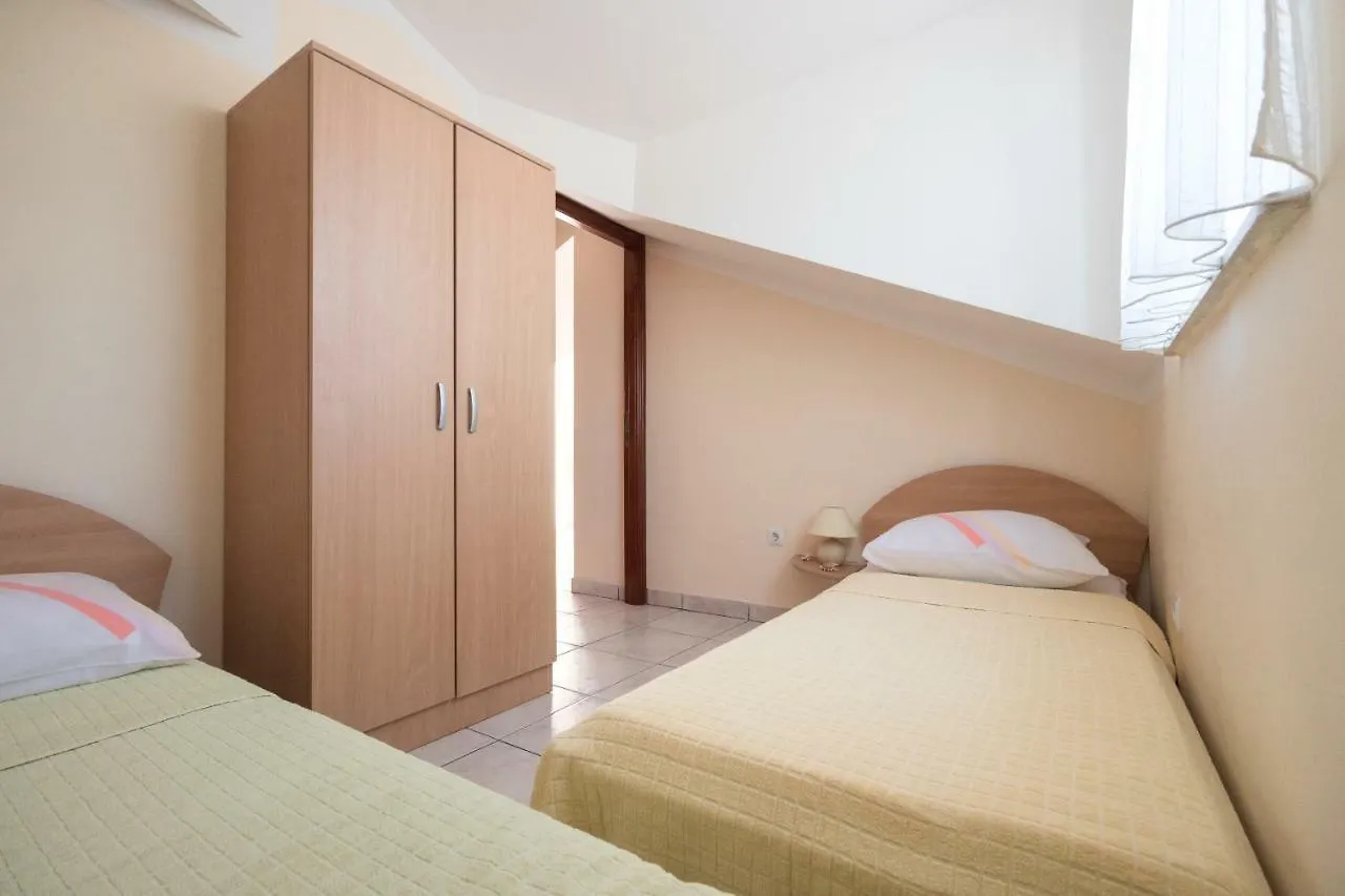 Apartment Apartman Nena Turanj