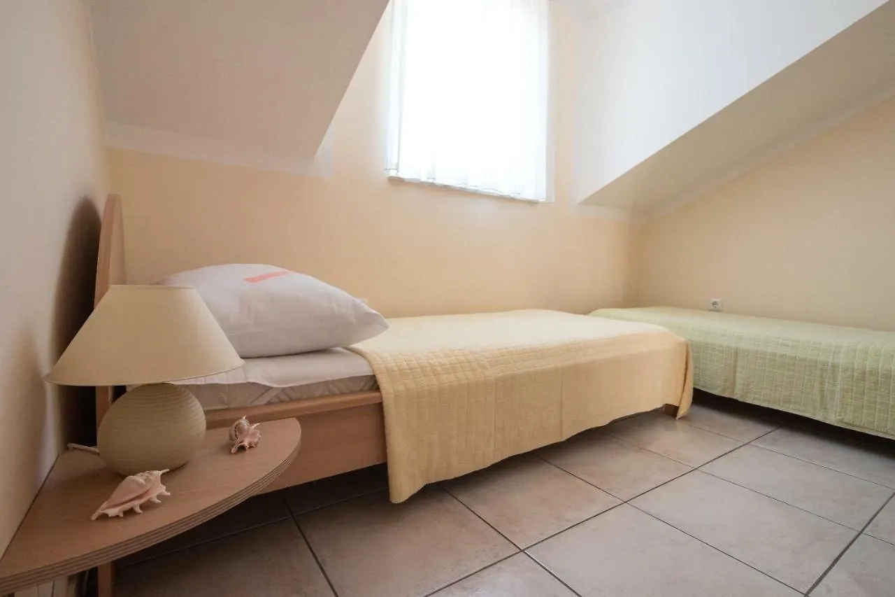 Apartman Nena Turanj 0*,